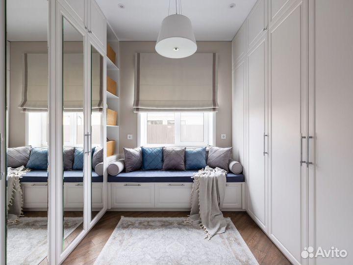 Гардеробная с зеркалом трехстворчатая