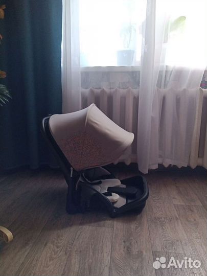 Прогулочная коляска 2 в 1