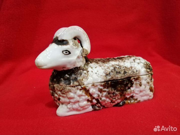 Фарфоровая масленка 