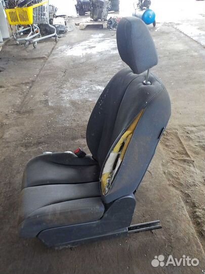 Сидение nissan tiida переднее левое