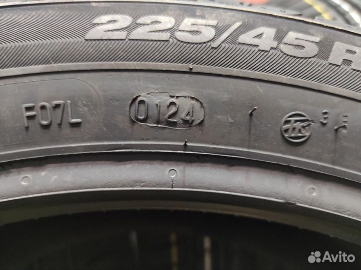 Viatti Strada Asimmetrico V-130 225/45 R18 95V