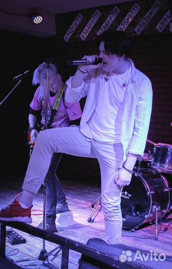 Вокалист. Композитор. Аранжировщик