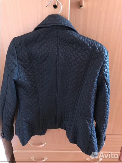 Продам куртку женскую 48 р