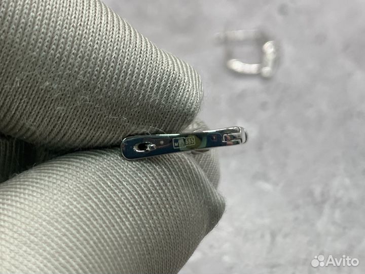 Новые золотые серьги с бриллиантами