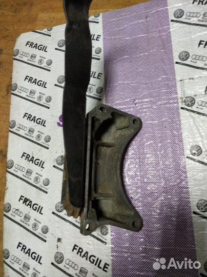 Кронштейн глушителя Mercedes-Benz E-Class W210