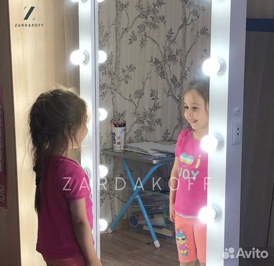 Гримерное зеркало с подсветкой