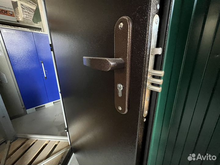 Дверь входная металлическая