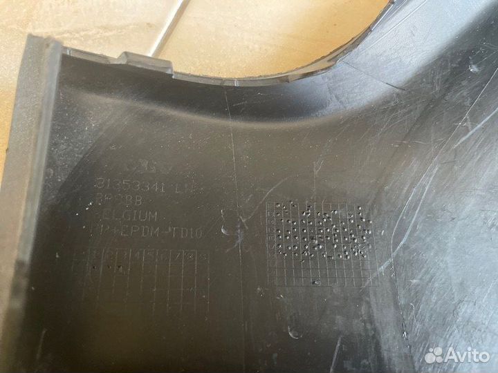 Решетка в бампер передняя левая Volvo V 40 Cross