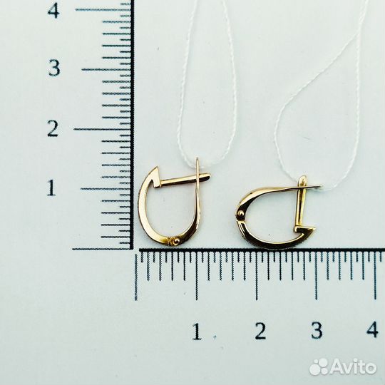 Золотые серьги с камнем