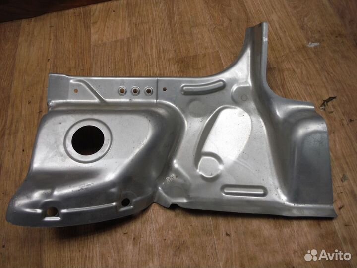 Панель фонаря правого Skoda Superb 2010