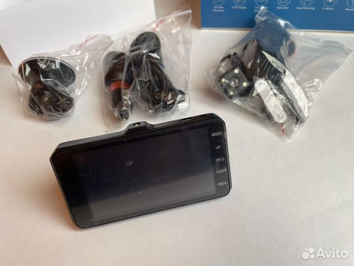 Сенсорный Видеорегистратор с 2 камерами