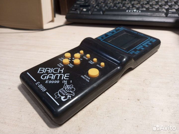 Детская игра Brick game