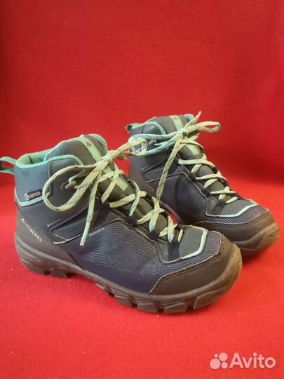 Треккинговые ботинки с мембраной Quechua MH120
