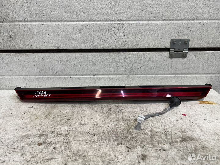 Kia Cerato 4 с 2018 - Фонарь центральный двери б