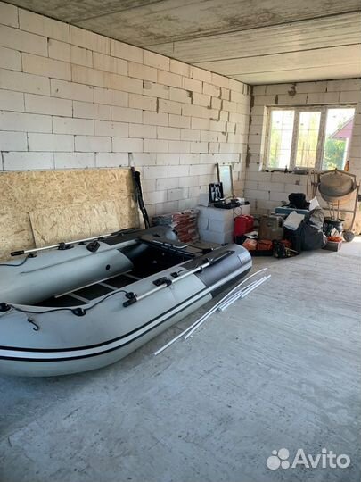 Лодка с мотором