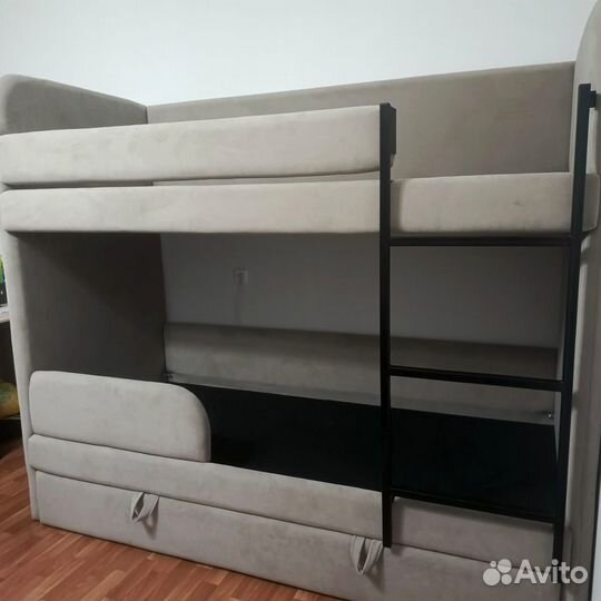 Двухъярусная кровать