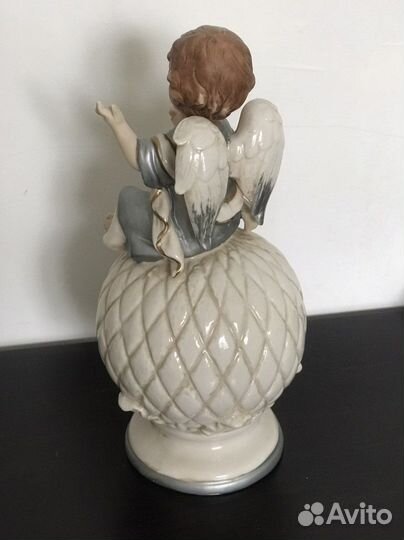 Ангел на шаре Германия