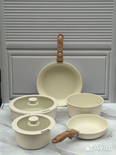 Набор кухонной посуды со съемной ручкой
