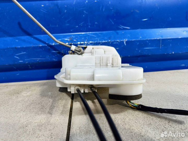 Замок двери передний правый Mitsubishi Asx 1 1.6