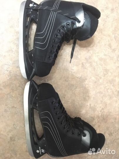 Коньки хоккейные