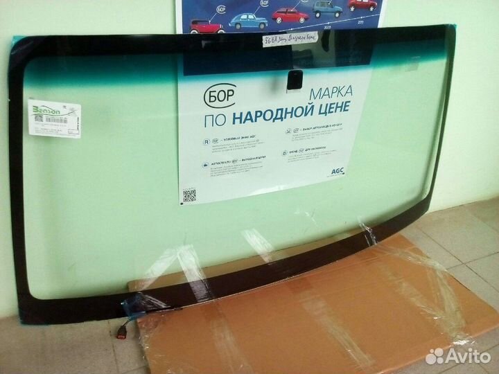 Лобовое стекло на Мицубиси Паджеро