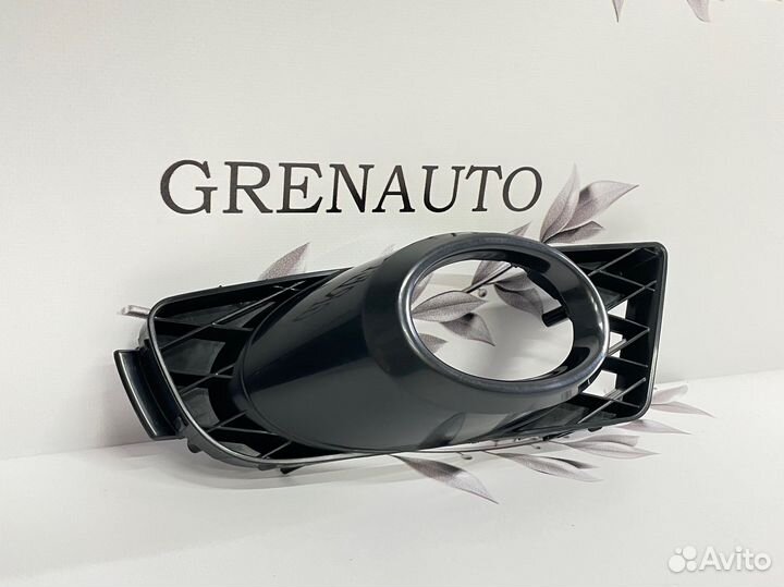 Накладка противотуманки правая Honda Civic 4D 09-1