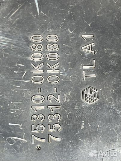 Эмбема тойота на решетку радиатора оригинал б/у