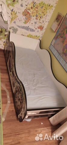 Детская кровать машина