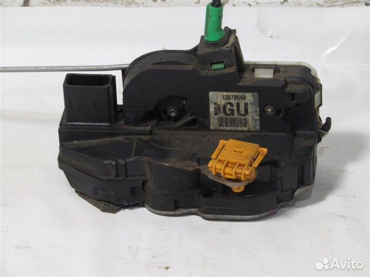 Замок двери задний правый Chevrolet Cruze седан