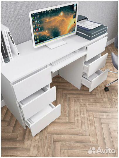 Письменный стол