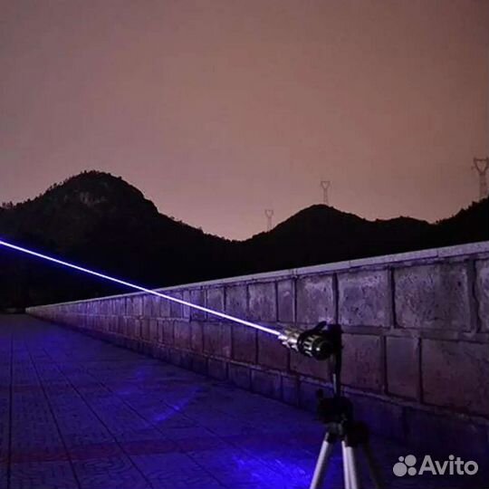 Мощный синий лазер. Прожигает. Дальность 20 км