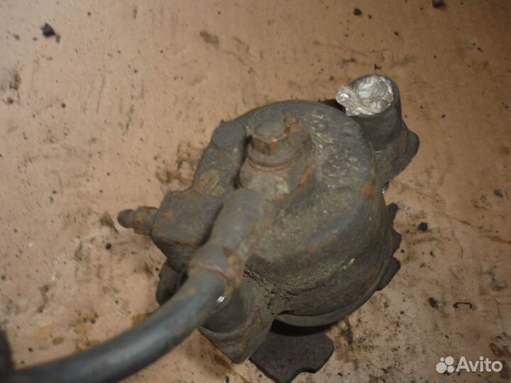 Суппорт передний левый Шкода Октавия Тур