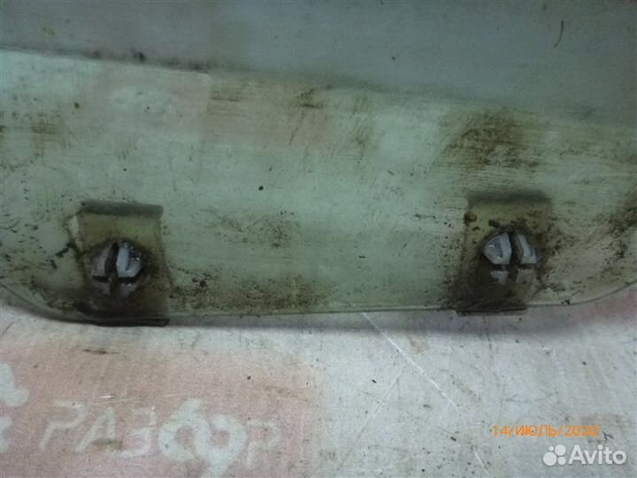 Стекло двери переднее правое Mazda Demio DW B3