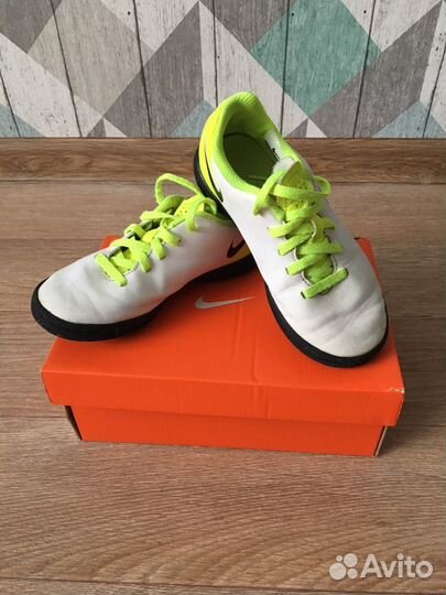 Футбольные бутсы nike