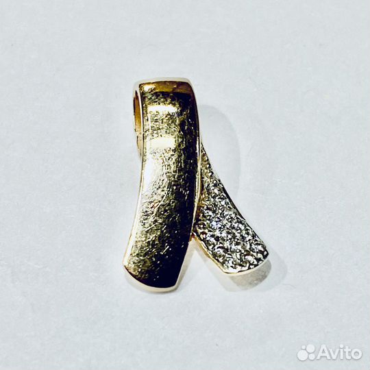 Золотая подвеска с камнем