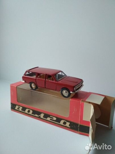 Модель автомобиля 1:43