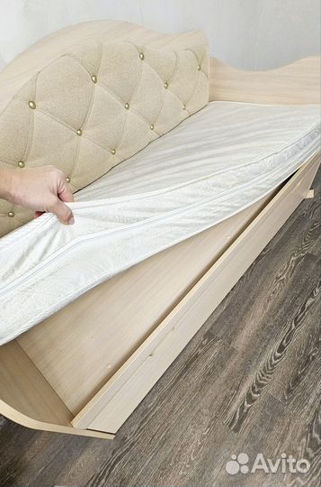 Детский диван кровать с мягкой спинкой