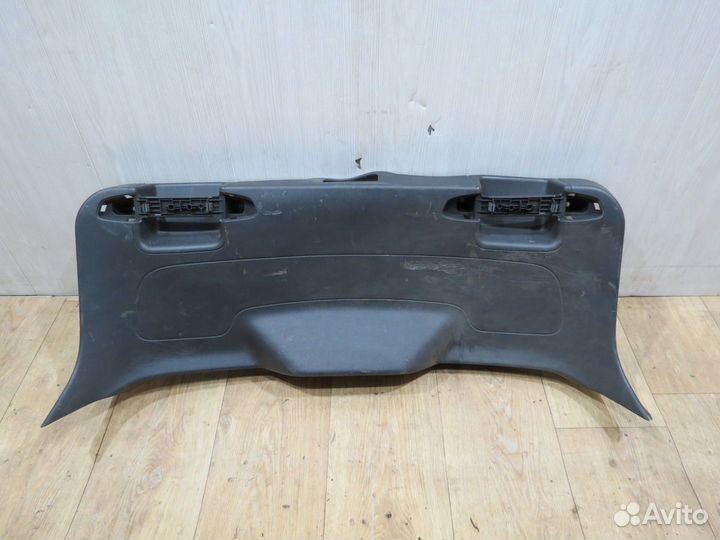 Обшивка крышки багажника Ford Focus 3