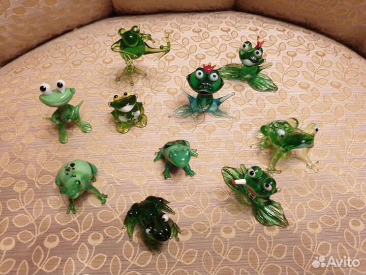 Коллекционные фигурки лягушек