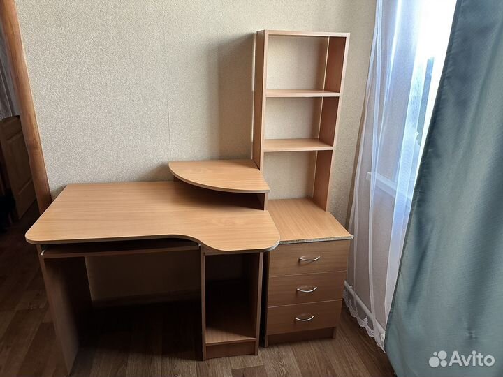 Компьютерный стол