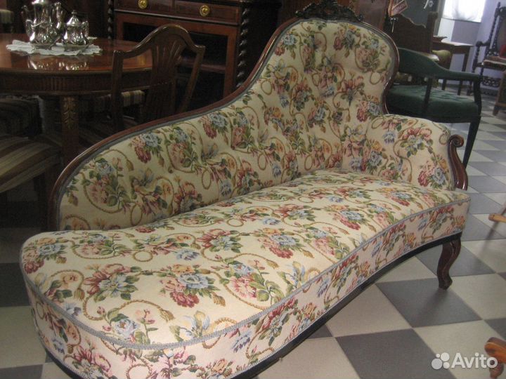 Антикварный диван (канапе) 1900-е годы
