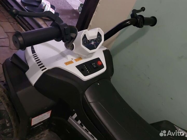 Детский квадроцикл на аккумуляторе