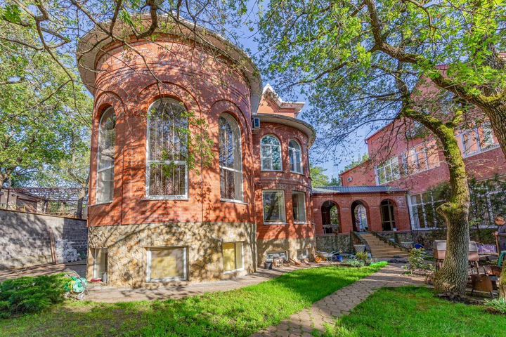 Дом 367 м² на участке 6 сот.