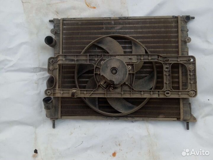 Радиатор Renault logan1