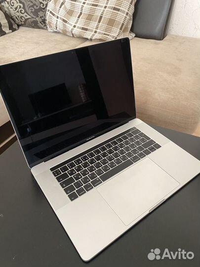 Macbook pro 15 2017 i7 16gb