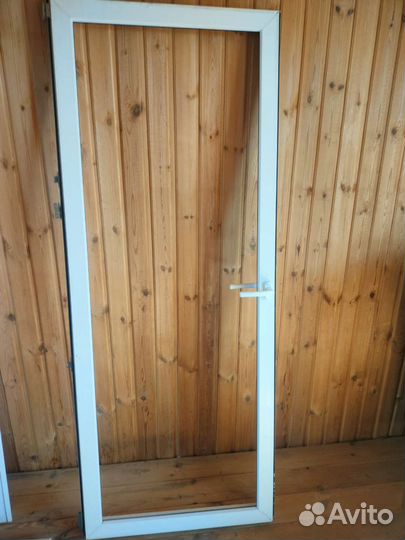 Оконная рама пластиковая с дверью