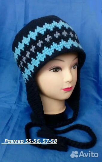 Вязаная шапочка с косичками