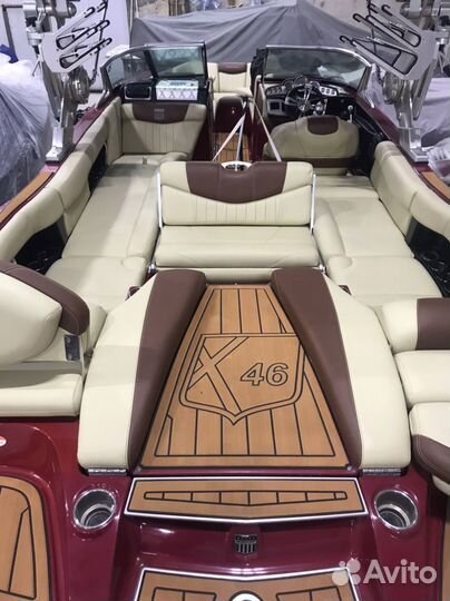 Катер Буксировщик MasterCraft X-46