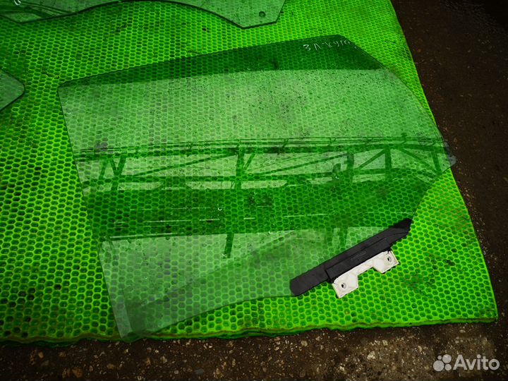 Стекло боковое двери для Ford Kuga 12-19