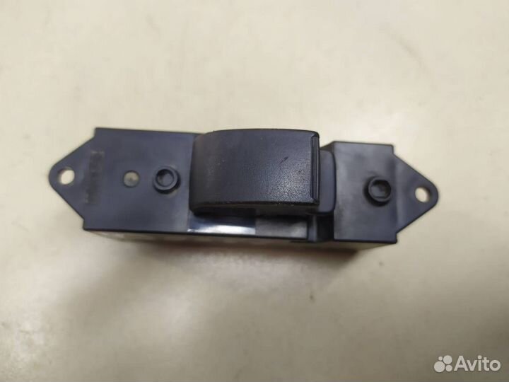 Кнопка стеклоподъемника Mitsubishi Pajero/Montero